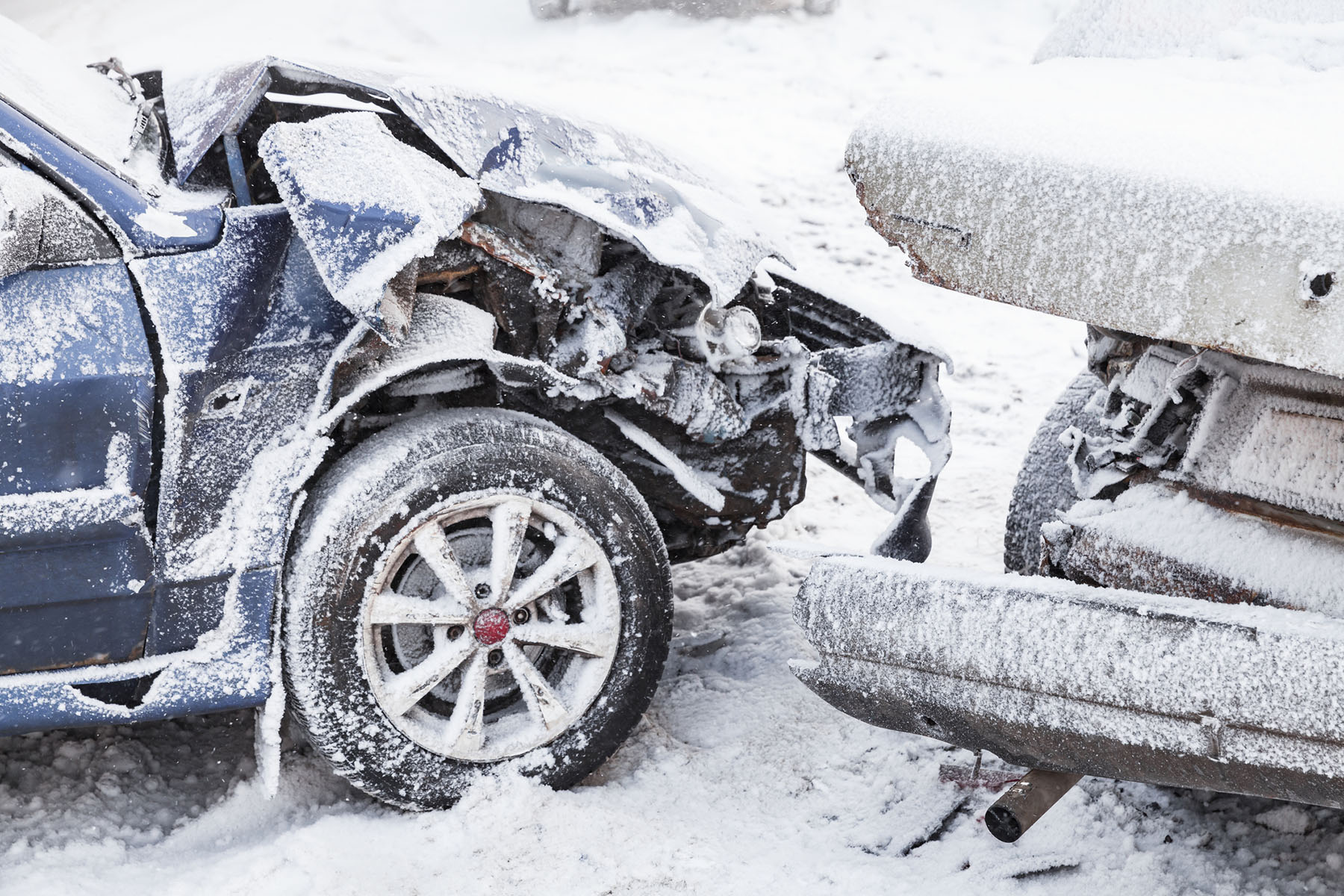 Road Traffic Accident (RTA) Investigation | Crashed cars right after an accident on winter road with snow | Crash Detectives Ltd