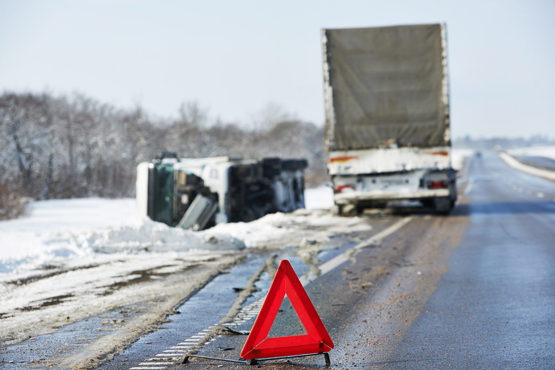 Road Traffic Accident (RTA) Investigation | Crashed cars right after an accident on winter road with snow | Crash Detectives Ltd